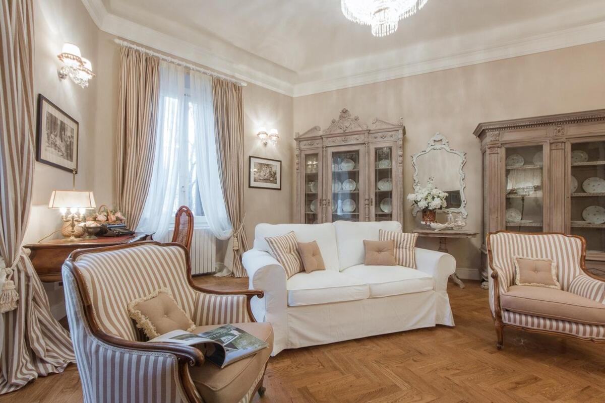 Leopoldo Luxurious Near The Center *