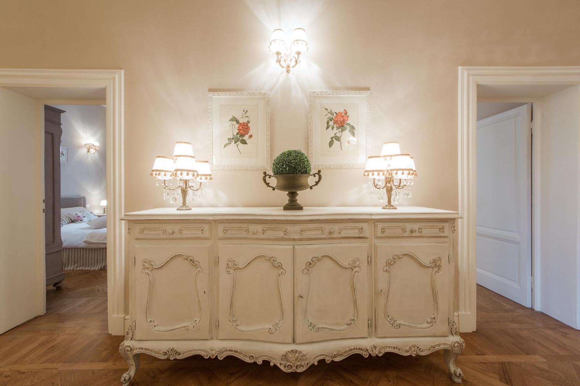 Leopoldo Luxurious Near The Center *